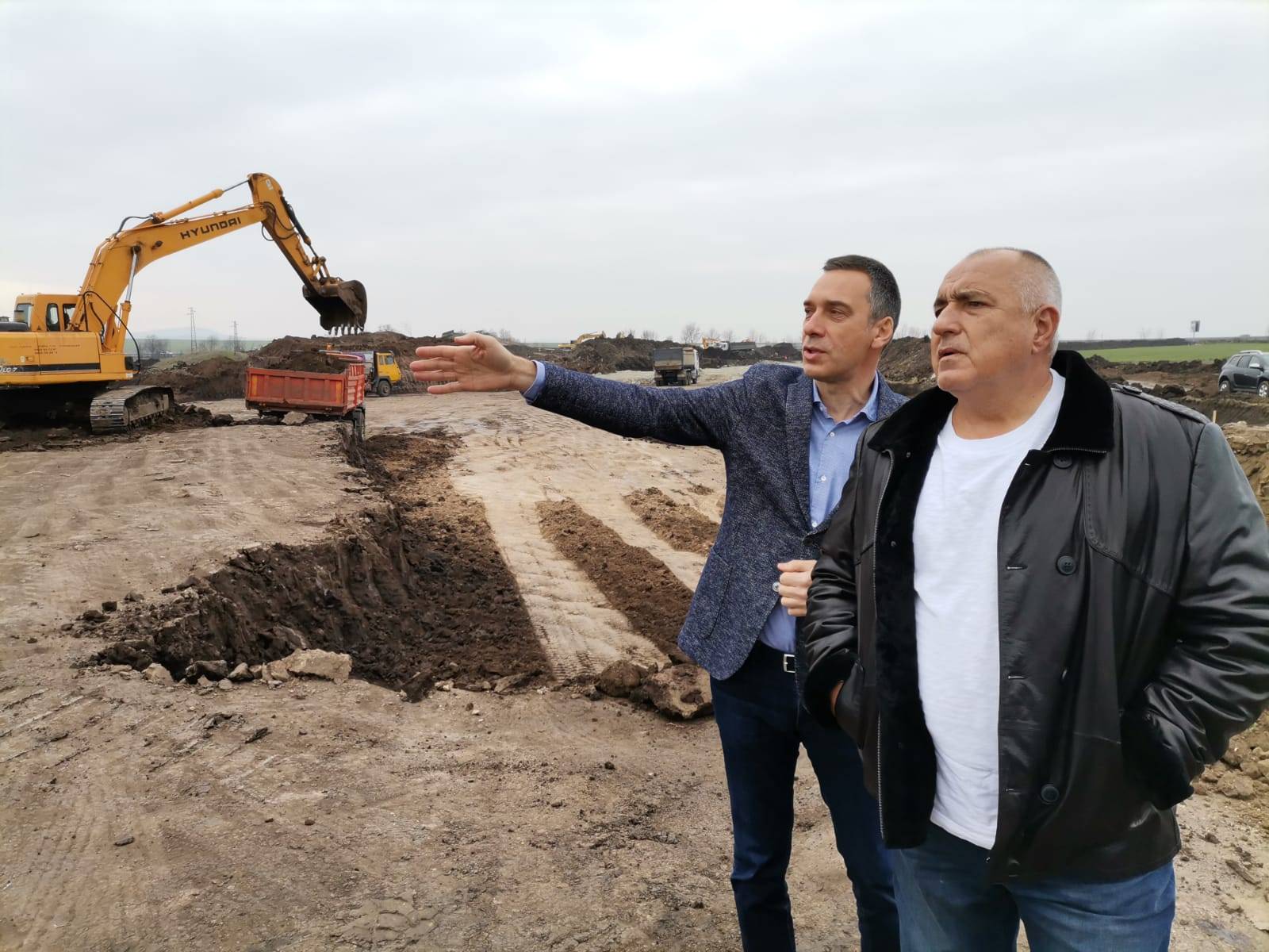 Министър-председателят Бойко Борисов посети на място строежа на транзитния път от АМ Тракия към Слънчев бряг (1)